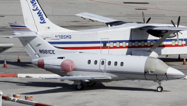 Hawker 800 (N981CE)