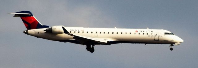 Canadair Regional Jet CRJ-700 (N642CA)