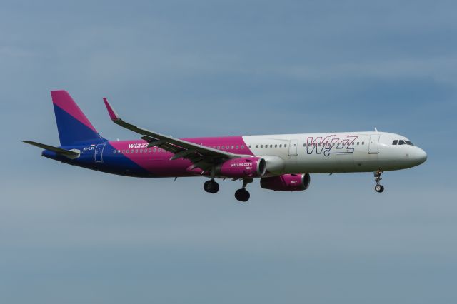 Airbus A321 (HA-LXI) - WAW SPOTTING