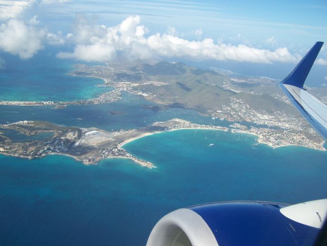 — — - Departing back over Princess Juliana and St. Maarten in Delta 737-700