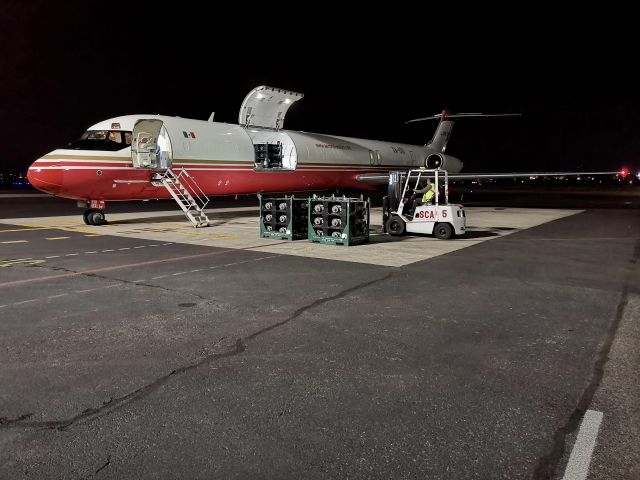 McDonnell Douglas MD-83 (XA-UXI) - Because the night was not made to rest...