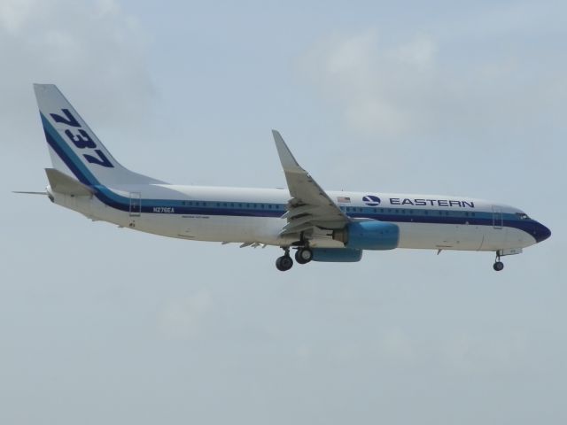 Boeing 737-800 (N276EA)