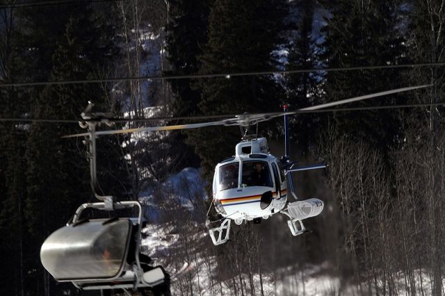 GMPK — - RCMP helicopter taking off from Sun Peaks ski resort after recovering out of bound snowboarders