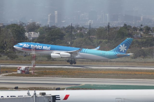 Airbus A340-300 (F-OSUN)