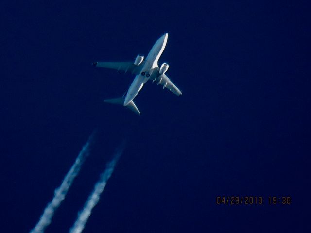 Boeing 737-700 (C-GWSH)