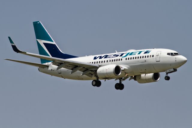 Boeing 737-700 — - Look at the nose number. 007