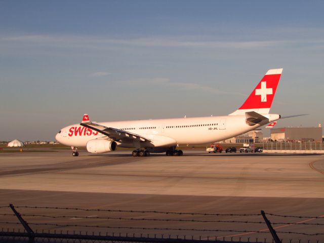 Airbus A330-300 (HB-JHL)