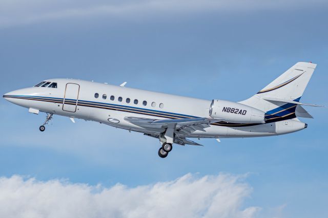 Dassault Falcon 2000 (N882AD)