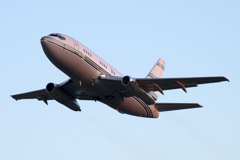 Boeing 737-200 (N370BC)