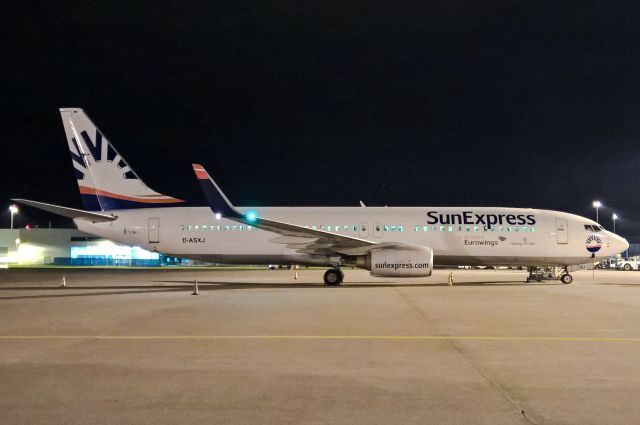 Boeing 737-800 (D-ASXJ) - On behalf of Eurowings-titles