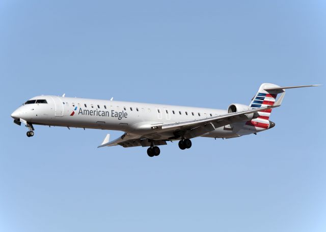 Canadair Regional Jet CRJ-900 (N933LR)