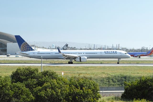 Boeing 757-200 (N73860)