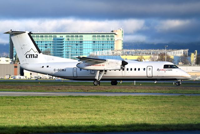 de Havilland Dash 8-300 (C-GCMJ)