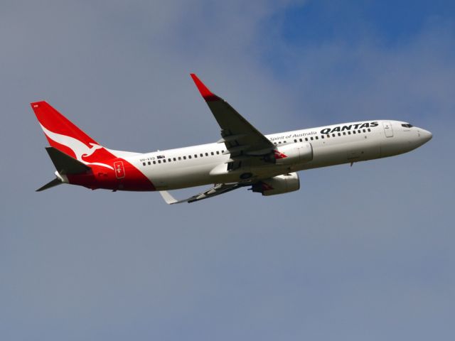 Boeing 737-800 (VH-VXD) - Getting airborne off runway 23 on a gloomy, cold winters day. Wednesday 4th July 2012.