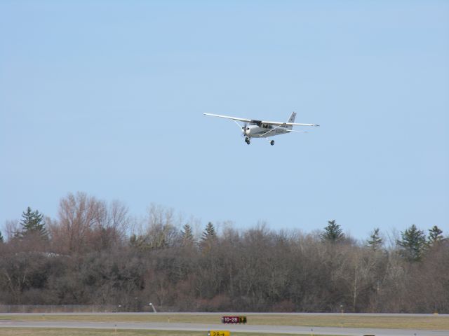 Cessna Skyhawk (N225RA)