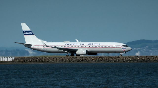 Boeing 737-800 (N75435)