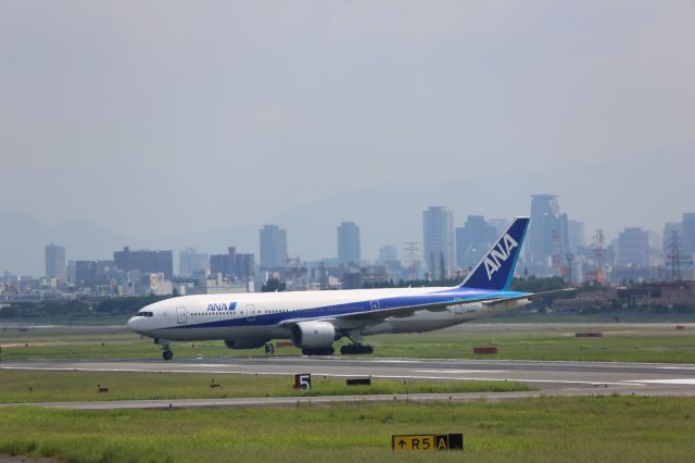 Boeing 777-200 (JA8197)