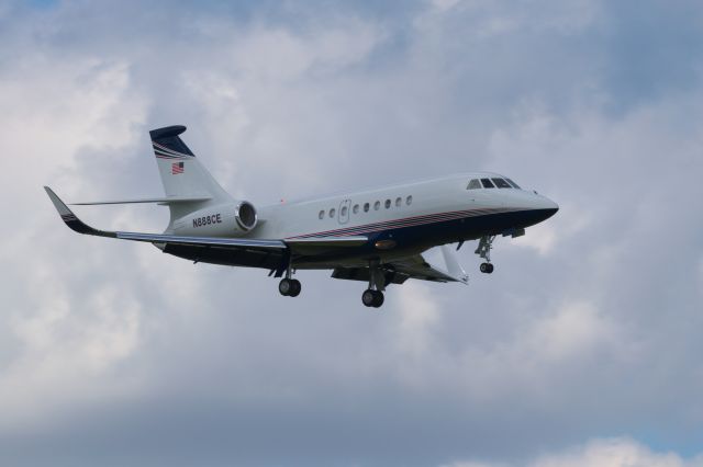 Dassault Falcon 2000 (N888CE)