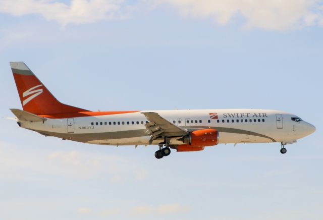 BOEING 737-400 (N803TJ)