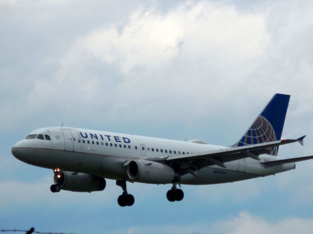 Airbus A319 (N807UA)