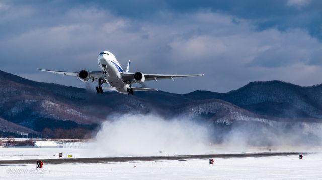 Boeing 777-200 (JA704A) - All Nippon Airways / Boeing 777-281br /Jan.18.2015 Hakodate Airport [HKD/RJCH] JAPAN