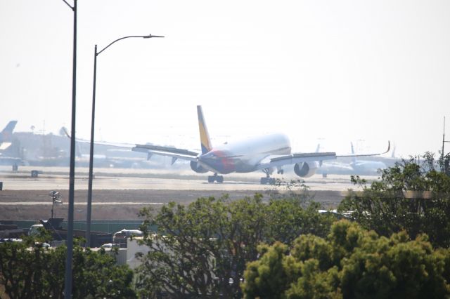 Airbus A350-900 (HL8383)