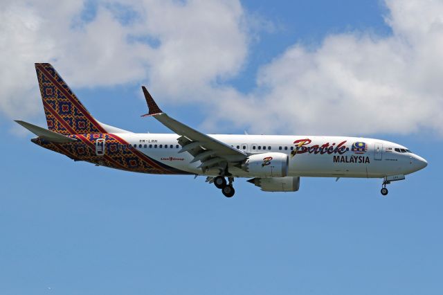 Boeing 737 MAX 8 (9M-LRH)