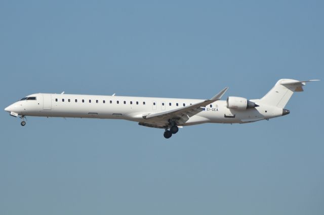 Canadair Regional Jet CRJ-900 (EI-GEA) - Kystvejen RWY22L