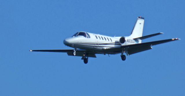 Cessna Citation II (N829CB) - About to touch down is this 1998 Cessna 550 Citation Bravo in the Summer of 2024.