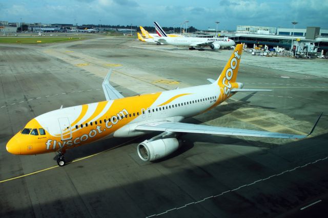 Airbus A320 (9V-TRW)