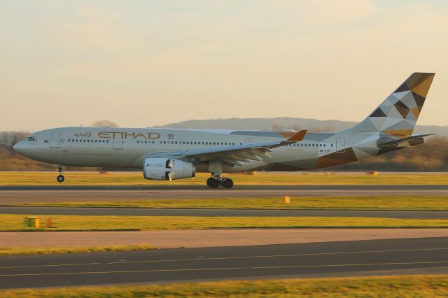 Airbus A330-200 (A6-EYH) - Manchester 04/12/16. Photo taken from the Runway Visitor Park