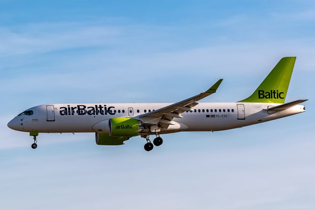 Airbus A220-300 (YL-CSC)