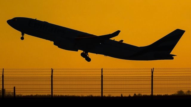 Airbus A330-300 (A6-EKR)