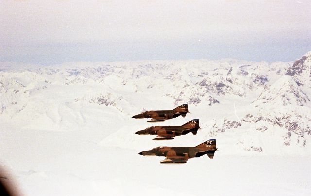 — — - Hornet squadron Phantoms inbound to range