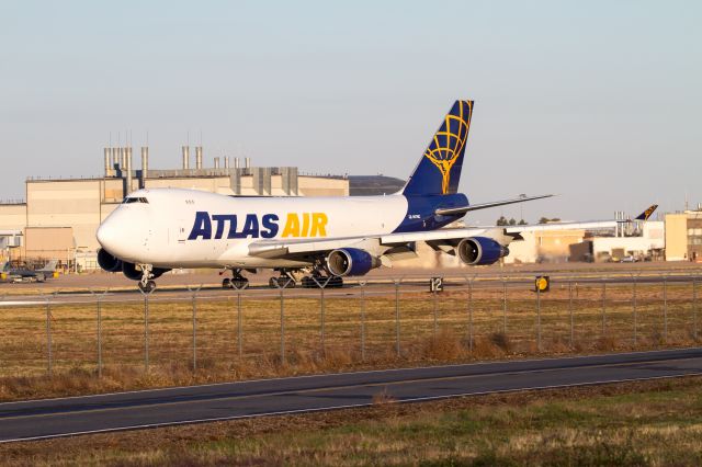 Boeing 747-400 (N477MC)