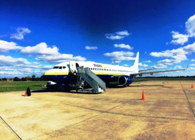 Boeing 737-800 — - Miami Air Boeing 737-800