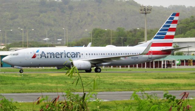 Boeing 737-800 (N836NN)