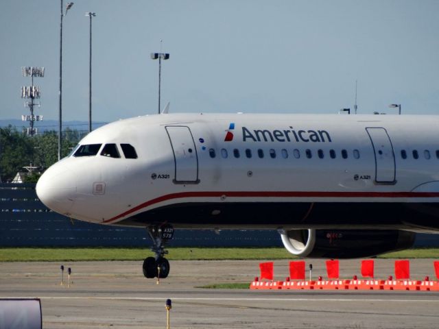 Airbus A321 (N578UW)