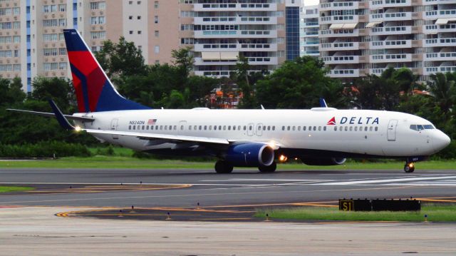 Boeing 737-900 (N824DN)