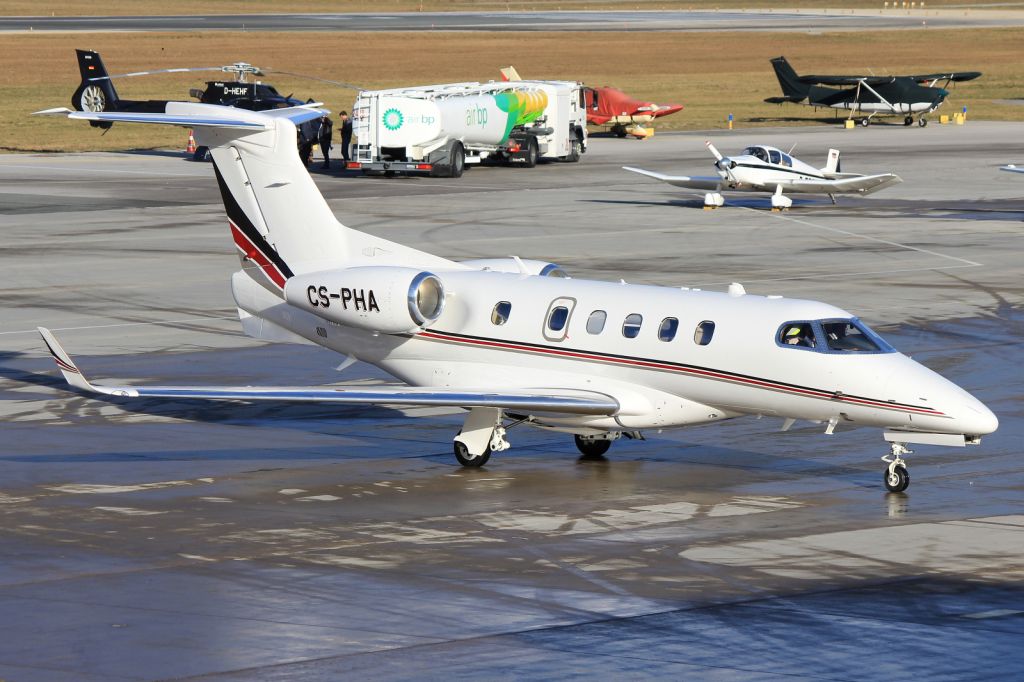 Embraer Phenom 300 (CS-PHA)