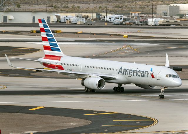 Boeing 757-200 (N939UW)