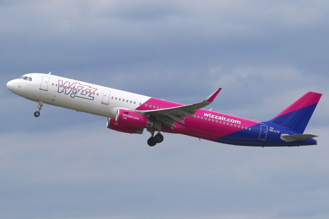 Airbus A321 (HA-LTC)