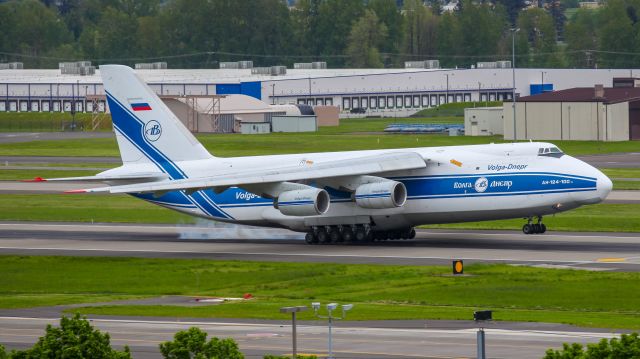 Antonov An-12 (RA-82044)