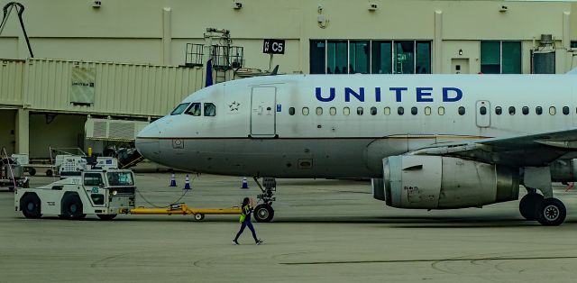 Airbus A319 (N825UA) - N825UA United Airlines 1999 Airbus A319-131 - cn 980 - Southwest Florida International Airport (KRSW)br /Fort Myers, Floridabr /Photo: TDelCorobr /January 4, 2021