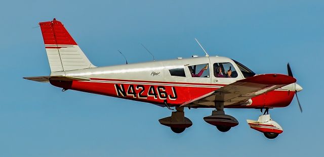 Piper Cherokee (N4246J) - N4246J Piper PA-28-140 Cherokee Cruiser s/n 28-22601 - North Las Vegas Airport  KVGT, VGTbr /Photo: Tomás Del Corobr /February 5, 2022