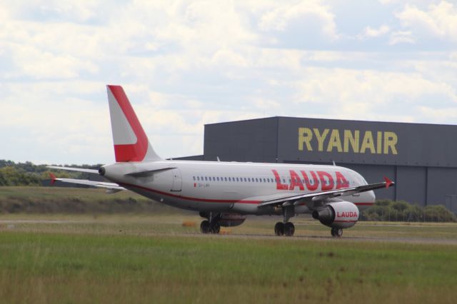 Airbus A320 (9H-LMH) - Airline: Laudabr /Plane: A320br /Location: STN (London Stansted Airport)br /Date: 18.09.22 (dd/mm/yy)