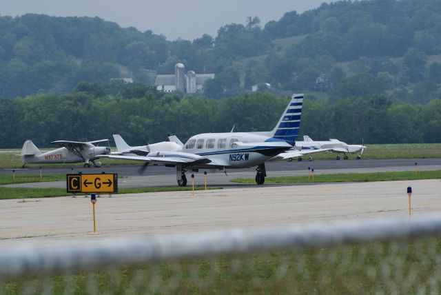 Piper Navajo (N92KW) - nice looking cheiftain