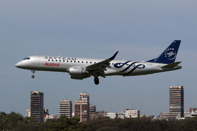 Embraer ERJ-190 (LV-FPS) - Wearing SkyTeam colors.