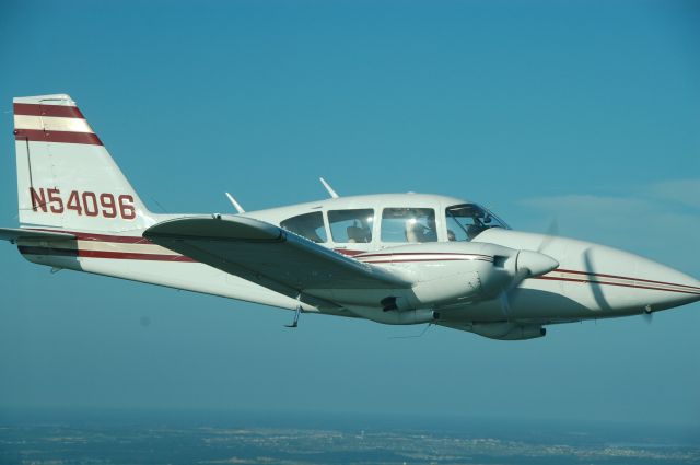 Piper Aztec (N54096)