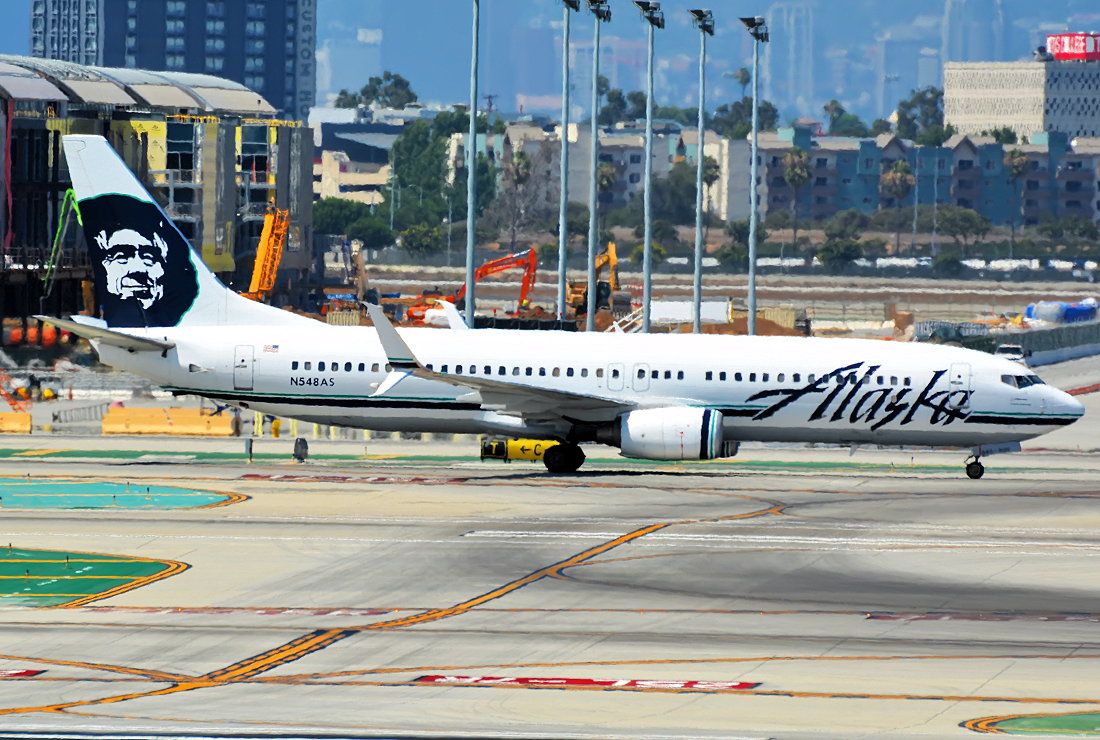 Boeing 737-800 (N548AS)